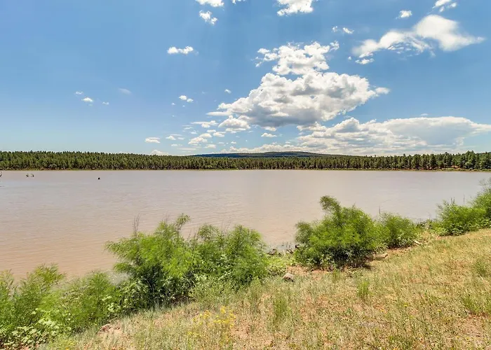 2 Mi To Rainbow Lake: Lovely Lakeside Tiny